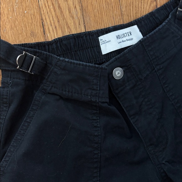 Hollister Black Low-rise Baggy Cargo Pants size 2R (w26R) - Picture 2 of 6